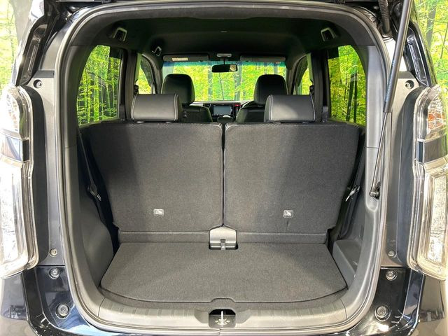 ���i�̂���������ʋ΁A���}���ɏ\���ȉ׎��X�y�[�X���m�ۂ��Ă���܂��B�Z�J���h�V�[�g��|���ƁA�傫�ȉו��̐ύڂ��\�ł���