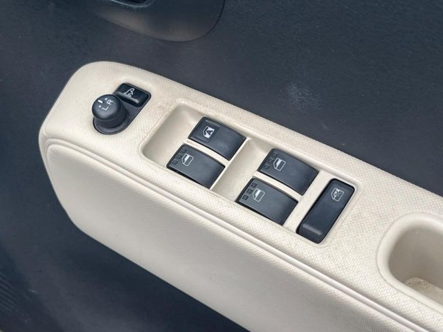 �y�d���i�[�~���[�z�T�C�h�~���[�͓d���i�[���ƂȂ��Ă���A�������ԏ�ł��L�Y�������X�N��}�����܂��B