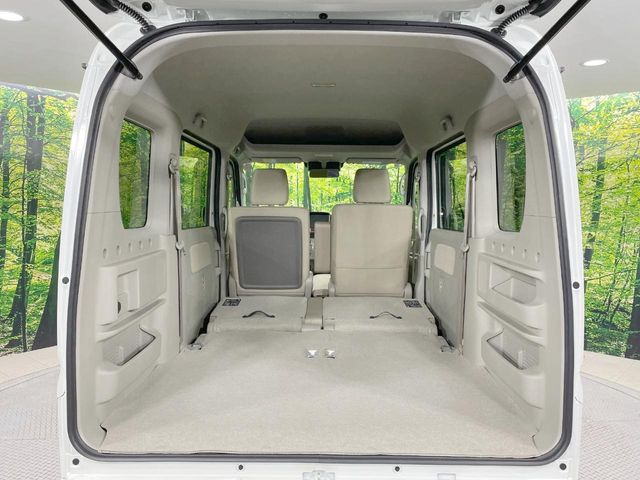 ���i�̂���������ʋ΁A���}���ɏ\���ȉ׎��X�y�[�X���m�ۂ��Ă���܂��B�Z�J���h�V�[�g��|���ƁA�傫�ȉו��̐ύڂ��\�ł���