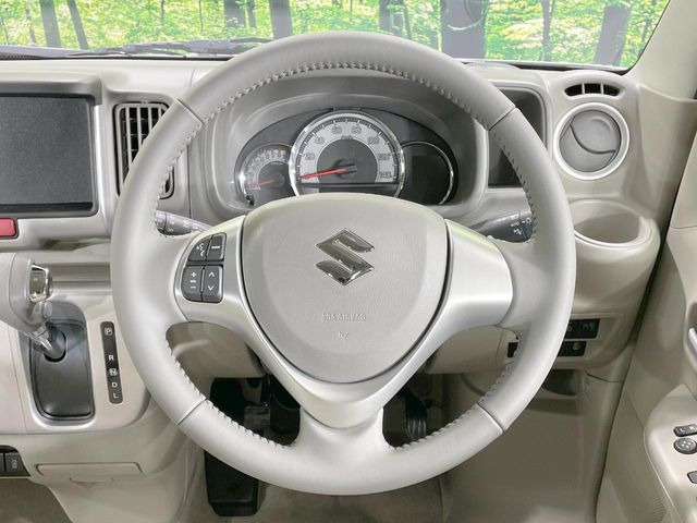 �y�����v�����X�e�A�����O�z�㎿�Ȋv���g�p���邱�ƂŁA��ɂ����������݂ƂĂ��^�]���₷���n���h���ł���