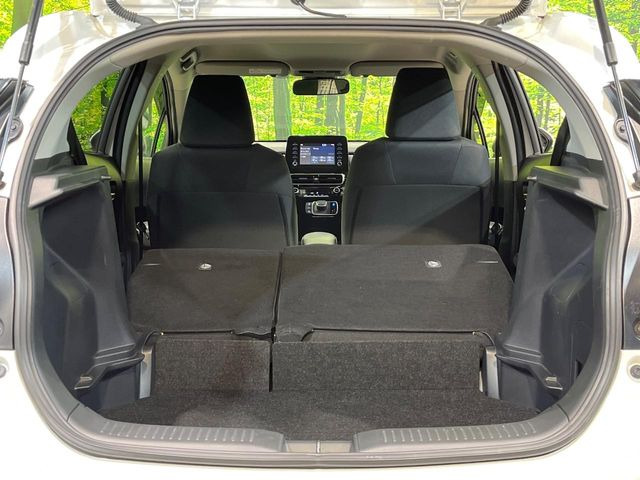 ���i�̂���������ʋ΁A���}���ɏ\���ȉ׎��X�y�[�X���m�ۂ��Ă���܂��B�Z�J���h�V�[�g��|���ƁA�傫�ȉו��̐ύڂ��\�ł���