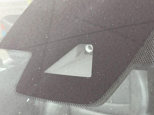 �y�G�}�[�W�F���V�[�u���[�L�z���s���ɑO���̎ԗ�����F�����A�Փ˂������Ȏ��͌x��ƃu���[�L�ŏՓˉ���Ɣ�Q�y�����A�V�X�g�B�����S�Ƀh���C�u�����y���݂��������܂��B