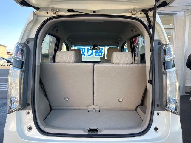 ���i�̂���������ʋ΁A���}���ɏ\���ȉ׎��X�y�[�X���m�ۂ��Ă���܂��B�Z�J���h�V�[�g��|���ƁA�傫�ȉו��̐ύڂ��\�ł���