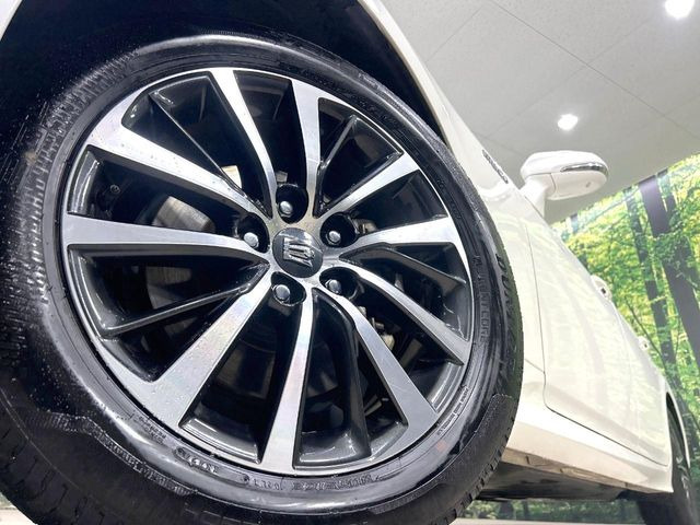 �y����17�C���`�A���~�z�C�[���z�O�ςɃ}�b�`���������A���~�z�C�[���𑕒����Ă���܂��B�e��ЊO�A���~�z�C�[����A�X�^�b�h���X�^�C�����戵�����Ă���܂��B���񂲑��k����������