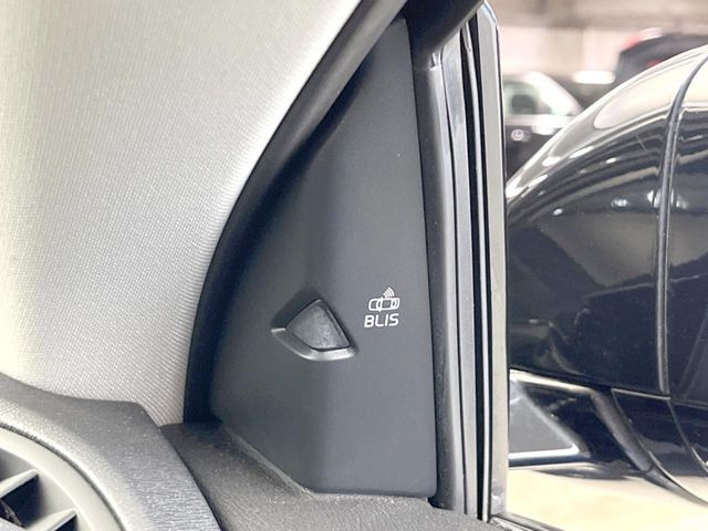 ��BLIS:�h���C�o�[�̎��p���������ԗ������o���āA���̂𖢑R�ɖh���V�X�e���ł��B���[�_�[�Z���T�[������̕����Ԃ����o����ƁA�Y�����鑤�̃h�A�~���[����LED���_�������ӂ𑣂��܂��B