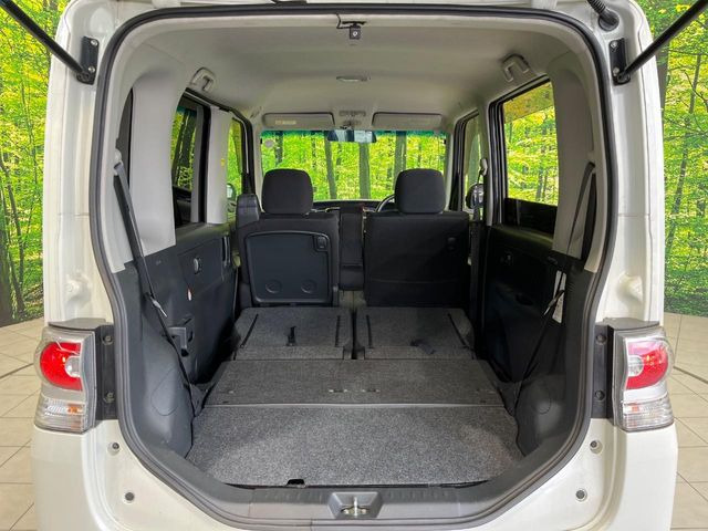 普段のお買い物や通勤、送迎等に十分な荷室スペースを確保しております。セカンドシートを倒すと、大きな荷物の積載も可能です♪