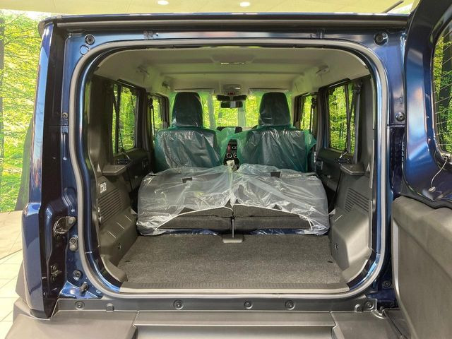 ���i�̂���������ʋ΁A���}���ɏ\���ȉ׎��X�y�[�X���m�ۂ��Ă���܂��B�Z�J���h�V�[�g��|���ƁA�傫�ȉו��̐ύڂ��\�ł���