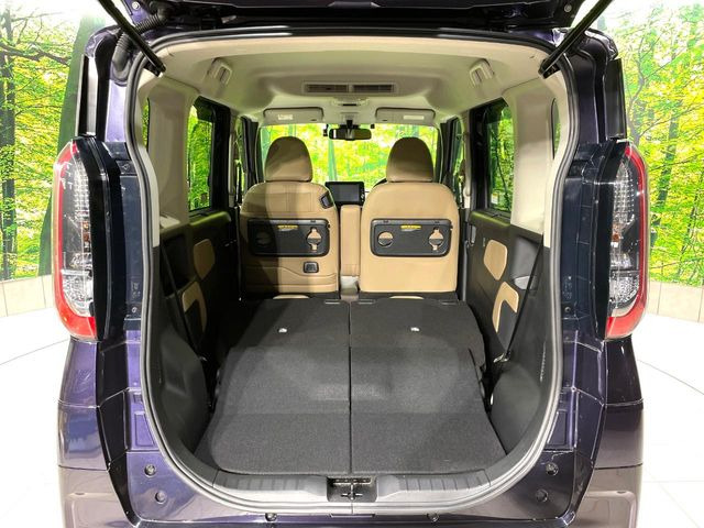 ���i�̂���������ʋ΁A���}���ɏ\���ȉ׎��X�y�[�X���m�ۂ��Ă���܂��B�Z�J���h�V�[�g��|���ƁA�傫�ȉו��̐ύڂ��\�ł���