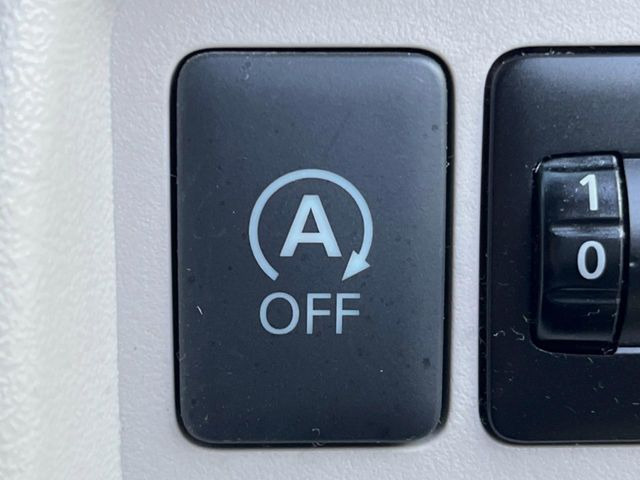 �y�A�C�h�����O�X�g�b�v�z�ԐM����a�؂Œ�Ԃ����ۂɃG���W�����~���A���ʂȔR���̏����}���܂��B�R��������ی�ɂȂ���@�\��G���W���̓u���[�L�𗣂��΍Ďn�����܂��B