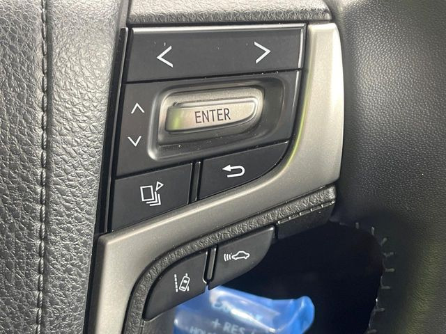 【トヨタセーフティセンス】走行中に前方の車両等を認識し、衝突しそうな時は警報とブレーキで衝突回避と被害軽減をアシスト。より安全にドライブをお楽しみいただけます。