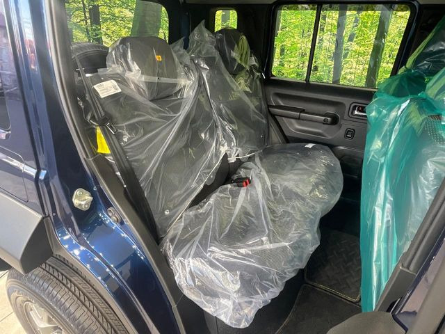 ���i���ȃI���W�i���t���A�}�b�g���I�v�V�����ɂĂ��p�ӂ��Ă���܂��B���D���ȃf�U�C����J���[�����Ԃɍ��킹�đI��ł����������Ƃ��ł��܂���