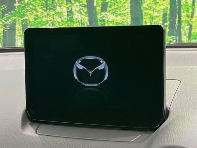 �y8�C���`�}�c�_�R�l�N�g�z�ԓ��̕��͋C�Ƀ}�b�`������^�̃f�B�X�v���C�B�X�}�z�ڑ��ł̃i�r�g�p��Bluetooth�Đ����A�l�X�ȋ@�\���y���߂܂��B�����I�ȃ_�C�������삪�\�ŁA�g��������ǍD�ł��B