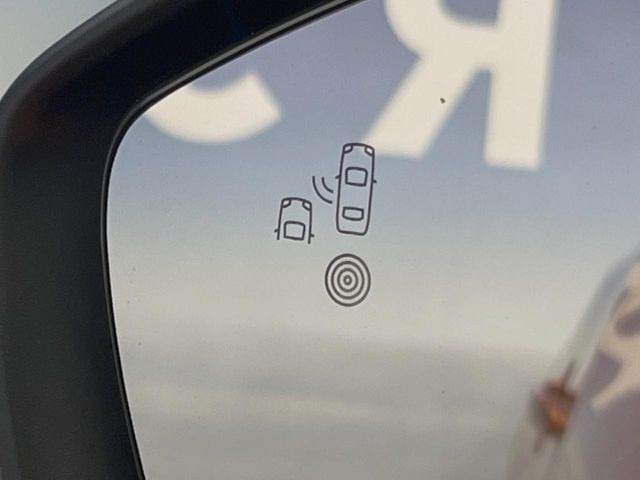 ���u���C���h�A�V�X�g�Z���T�[:���p����̎Ԃ����m���A�h���C�o�[���Ԑ��ύX���s���ۂɁA�x�����Ƌ��ɒ��ӂ𑣂��Ă������S�x���@�\�ł�!