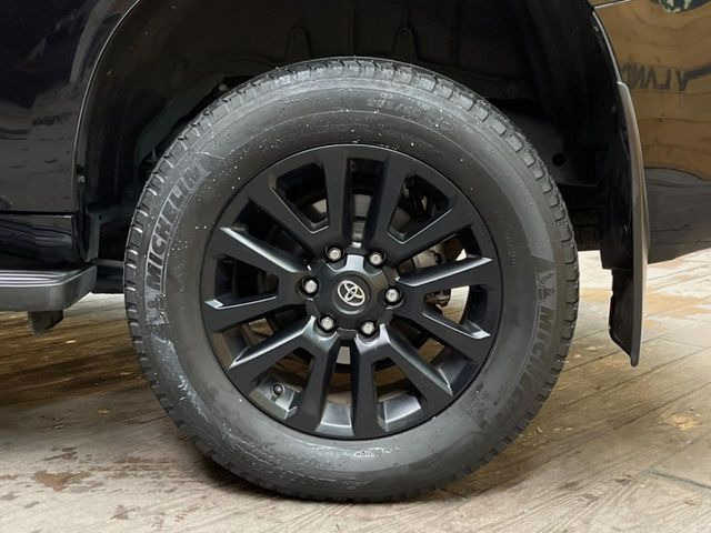 �y�O���[�h��p����18�C���`�A���~�z�C�[���z�f�U�C�����̍��������A���~�z�C�[���𑕒����Ă���܂��B�e��ЊO�A���~�z�C�[����A�X�^�b�h���X�^�C�����戵�����Ă���܂��B���񂲑��k����������