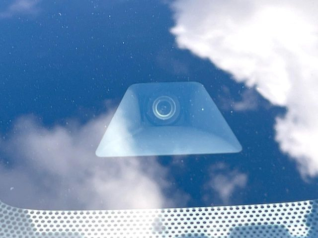 �y�C���e���W�F���g�G�}�[�W�F���V�[�u���[�L�z�t�����g�J�����őO���̎ԗ�����s�҂����m�B�Փ˂������Ȏ��͏Փ˔�Q�y���u���[�L���쓮�A�Փˉ�����T�|�[�g�B�����S�Ƀh���C�u�����y���݂��������܂��B