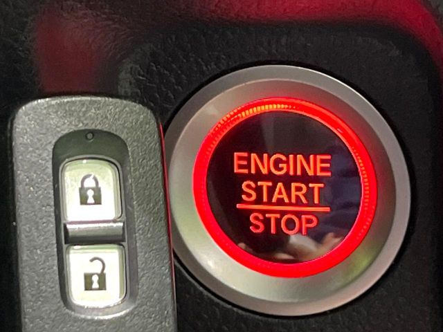 �yHonda�X�}�[�g�L�[�z�J�o����|�P�b�g�ɓ��ꂽ�܂܂ł��h�A�̎{���E�������\�ȃX�}�[�g�L�[�𑕔��B�G���W���̃I���E�I�t�����J�M�����o���K�v����������Ƃ��Ă��֗��ł���