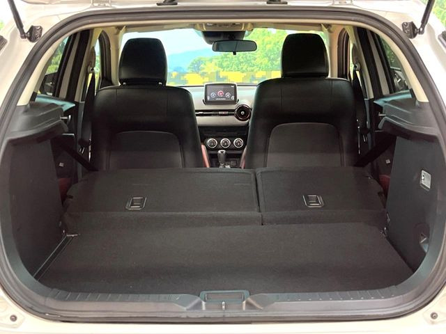 ���i�̂���������ʋ΁A���}���ɏ\���ȉ׎��X�y�[�X���m�ۂ��Ă���܂��B�Z�J���h�V�[�g��|���ƁA�傫�ȉו��̐ύڂ��\�ł���