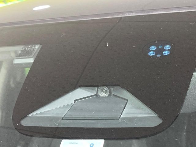 �y�z���_�Z���V���O�z���s���ɑO���̎ԗ�����F�����A�Փ˂������Ȏ��͌x��ƃu���[�L�ŏՓˉ���Ɣ�Q�y�����A�V�X�g�B�����S�Ƀh���C�u�����y���݂��������܂��B