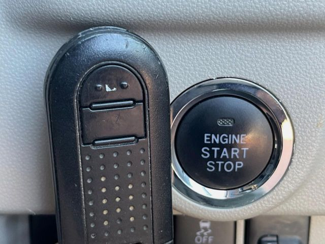 �y�L�[�t���[�V�X�e���z�J�o����|�P�b�g�ɓ��ꂽ�܂܂ł��h�A�̎{���E�������\�ȃX�}�[�g�L�[�𑕔��B�G���W���̃I���E�I�t�����J�M�����o���K�v����������Ƃ��Ă��֗��ł���