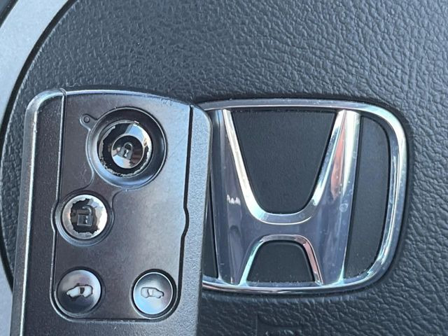 �yHonda�X�}�[�g�L�[�z�J�o����|�P�b�g�ɓ��ꂽ�܂܂ł��h�A�̎{���E�������\�ȃX�}�[�g�L�[�𑕔��B�G���W���̃I���E�I�t�����J�M�����o���K�v����������Ƃ��Ă��֗��ł���