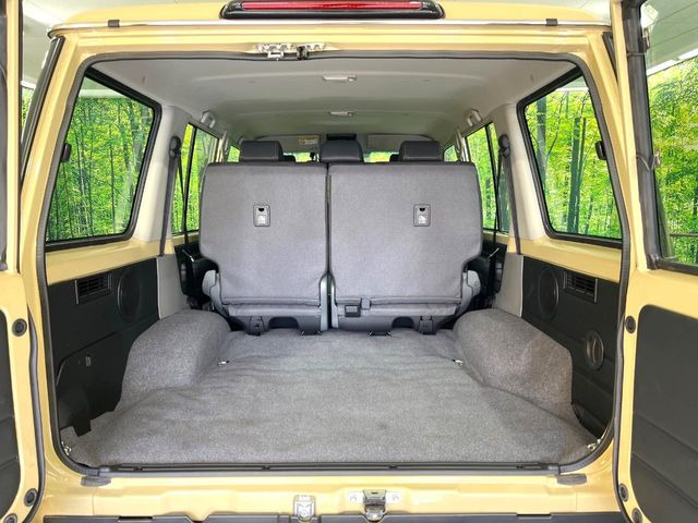 ���i�̂���������ʋ΁A���}���ɏ\���ȉ׎��X�y�[�X���m�ۂ��Ă���܂��B�Z�J���h�V�[�g��|���ƁA�傫�ȉו��̐ύڂ��\�ł���