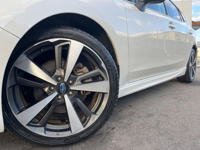 �y�O���[�h��p����18�C���`�A���~�z�C�[���z�f�U�C�����̍��������A���~�z�C�[���𑕒����Ă���܂��B�e��ЊO�A���~�z�C�[����A�X�^�b�h���X�^�C�����戵�����Ă���܂��B���񂲑��k����������