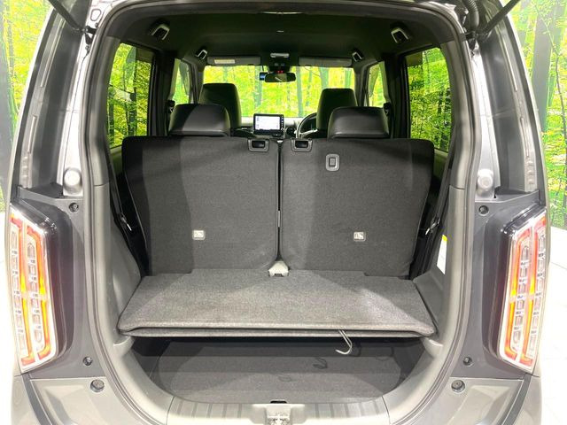 ���i�̂���������ʋ΁A���}���ɏ\���ȉ׎��X�y�[�X���m�ۂ��Ă���܂��B�Z�J���h�V�[�g��|���ƁA�傫�ȉו��̐ύڂ��\�ł���