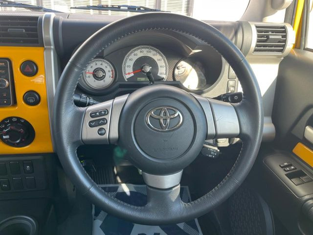 �y�����v�����X�e�A�����O�z�㎿�Ȋv���g�p���邱�ƂŁA��ɂ����������݂ƂĂ��^�]���₷���n���h���ł���