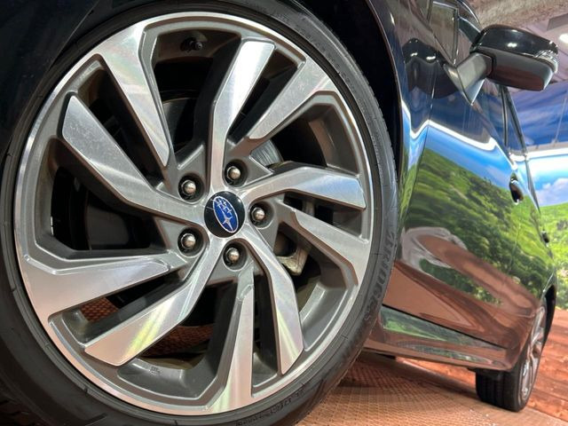 �y�O���[�h��p����18�C���`�A���~�z�C�[���z�f�U�C�����̍��������A���~�z�C�[���𑕒����Ă���܂��B�e��ЊO�A���~�z�C�[����A�X�^�b�h���X�^�C�����戵�����Ă���܂��B���񂲑��k����������