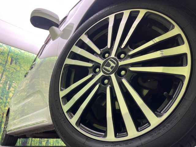 �y����18�C���`�A���~�z�C�[���z�O�ςɃ}�b�`���������A���~�z�C�[���𑕒����Ă���܂��B�e��ЊO�A���~�z�C�[����A�X�^�b�h���X�^�C�����戵�����Ă���܂��B���񂲑��k����������