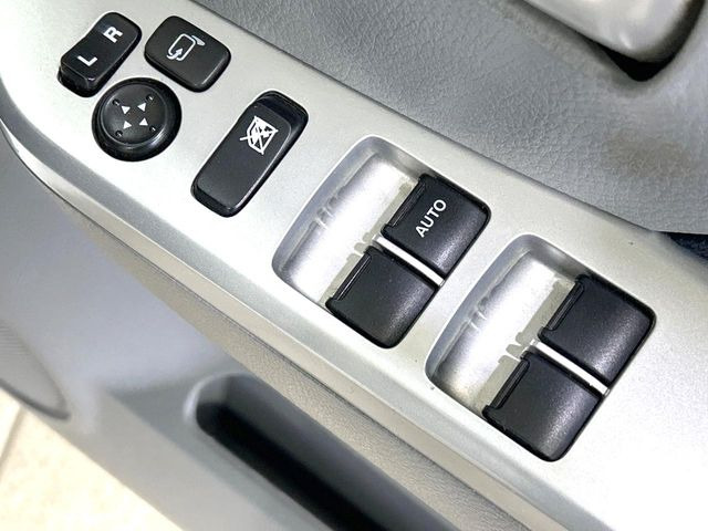 �y�d���i�[�~���[�z�T�C�h�~���[�͓d���i�[���ƂȂ��Ă���A�������ԏ�ł��L�Y�������X�N��}�����܂��B