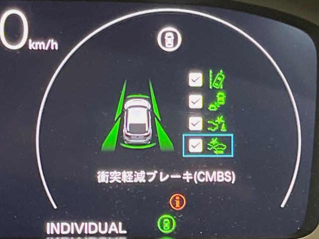 �y�z���_�Z���V���O�z���s���ɑO���̎ԗ�����F�����A�Փ˂������Ȏ��͌x��ƃu���[�L�ŏՓˉ���Ɣ�Q�y�����A�V�X�g�B�����S�Ƀh���C�u�����y���݂��������܂��B