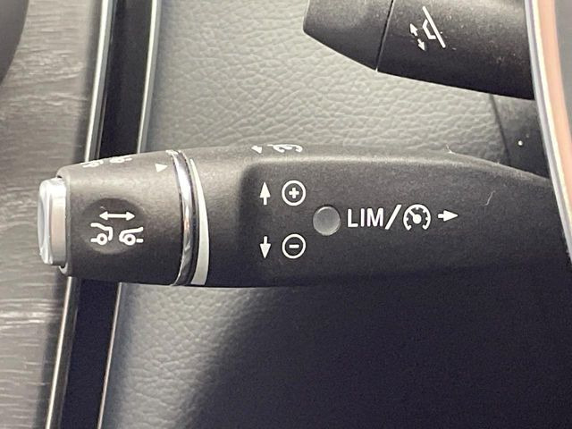 ���f�B�X�g���j�b�N�v���X:�s�s�A�x�O�A�������H�Ȃǂ̑��s���ɁA�X�e���I�}���`�p�[�p�X�J�����ƃ��[�_�[�Z���T�[�ɂ��A�O���Ԃ�F�����đ��x�ɉ������Ԋԋ������ێ����鎟����̃N���R��!