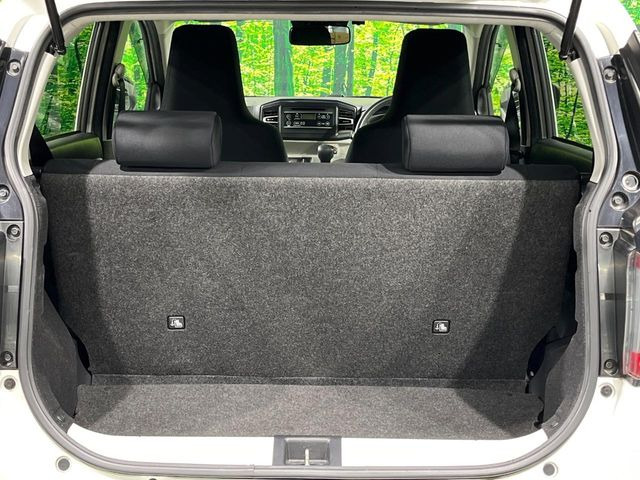 ���i�̂���������ʋ΁A���}���ɏ\���ȉ׎��X�y�[�X���m�ۂ��Ă���܂��B�Z�J���h�V�[�g��|���ƁA�傫�ȉו��̐ύڂ��\�ł���