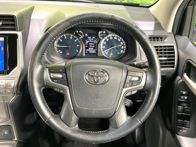 �y�����v�����X�e�A�����O�z�㎿�Ȋv���g�p���邱�ƂŁA��ɂ����������݂ƂĂ��^�]���₷���n���h���ł���