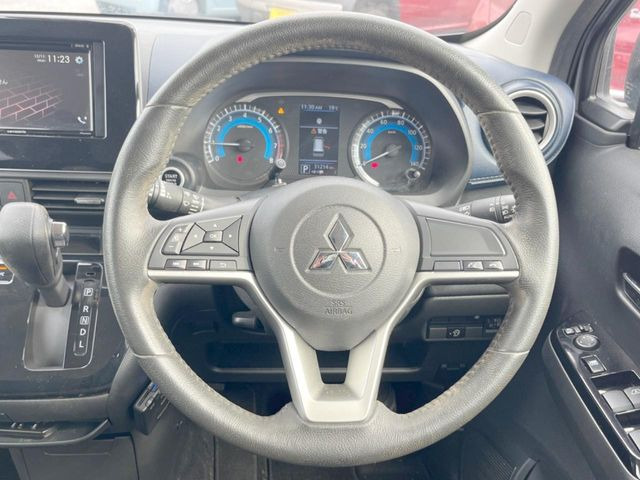 �y�����v�����X�e�A�����O�z�㎿�Ȋv���g�p���邱�ƂŁA��ɂ����������݂ƂĂ��^�]���₷���n���h���ł���