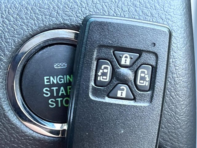 �y�L�[���X�X�^�[�g�V�X�e���z�J�o����|�P�b�g�ɓ��ꂽ�܂܂ł��h�A�̎{���E�������\�ȃX�}�[�g�L�[�𑕔��B�G���W���̃I���E�I�t�����J�M�����o���K�v����������Ƃ��Ă��֗��ł���c