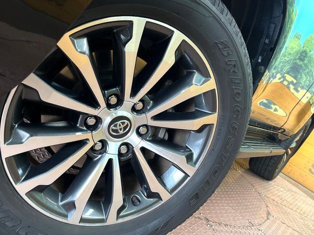 �y����19�C���`�A���~�z�C�[���z�O�ςɃ}�b�`���������A���~�z�C�[���𑕒����Ă���܂��B�e��ЊO�A���~�z�C�[����A�X�^�b�h���X�^�C�����戵�����Ă���܂��B���񂲑��k����������