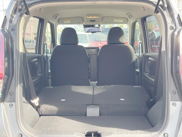 ���i�̂���������ʋ΁A���}���ɏ\���ȉ׎��X�y�[�X���m�ۂ��Ă���܂��B�Z�J���h�V�[�g��|���ƁA�傫�ȉו��̐ύڂ��\�ł���