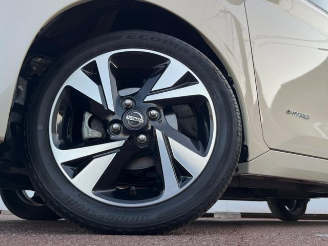 �y����15�C���`�A���~�z�C�[���z�O�ςɃ}�b�`���������A���~�z�C�[���𑕒����Ă���܂��B�e��ЊO�A���~�z�C�[����A�X�^�b�h���X�^�C�����戵�����Ă���܂��B���񂲑��k����������