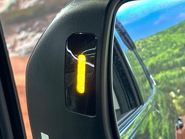 �y�����r�[�N���f�B�e�B�N�V�����z���s���A�h�A�~���[�̎��p�ɂȂ�₷���ӏ��Ɍ㑱�Ԃ��ڋ߂���ƃT�C�h�~���[�t�߂Ɍx����\���A�h���C�o�[�ɒ��ӊ��N�ƁA����̍ۂ̓n���h��������A�V�X�g�����܂��B