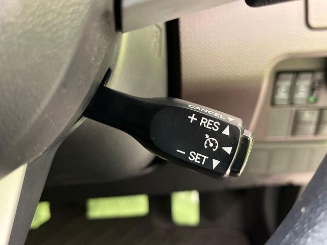 �y�N���[�Y�R���g���[���z�������H�����N���N���s�B�A�N�Z���𗣂��Ă���葬�x�ő��s���ł��A�������^�]���̕��S���y��!�����E�������ȒP�ȃX�C�b�`����Œ����ł��܂��B