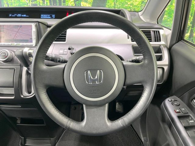 �y�����v�����X�e�A�����O�z�㎿�Ȋv���g�p���邱�ƂŁA��ɂ����������݂ƂĂ��^�]���₷���n���h���ł���