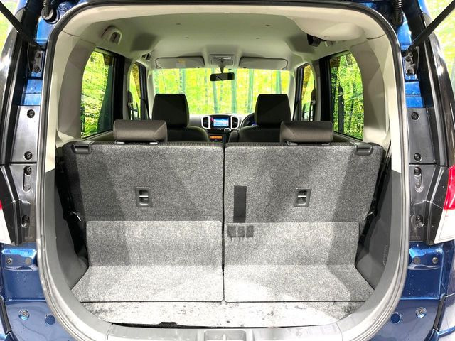 ���i�̂���������ʋ΁A���}���ɏ\���ȉ׎��X�y�[�X���m�ۂ��Ă���܂��B�Z�J���h�V�[�g��|���ƁA�傫�ȉו��̐ύڂ��\�ł���