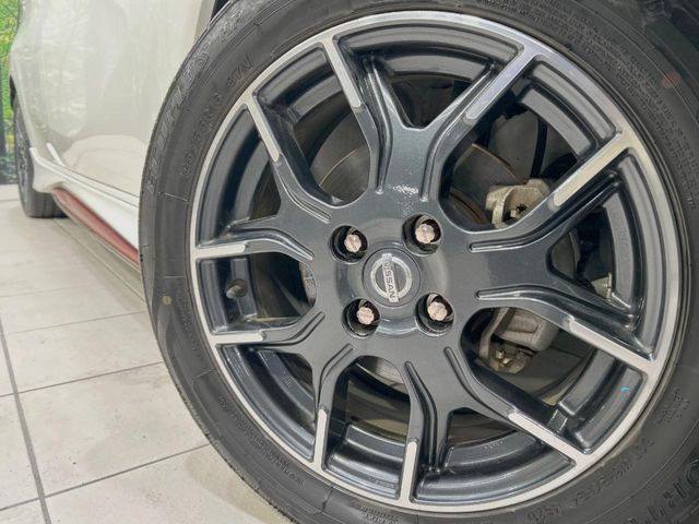 �y����16�C���`�A���~�z�C�[���z�O�ςɃ}�b�`���������A���~�z�C�[���𑕒����Ă���܂��B�e��ЊO�A���~�z�C�[����A�X�^�b�h���X�^�C�����戵�����Ă���܂��B���񂲑��k����������