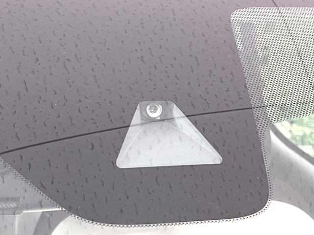 �y�G�}�[�W�F���V�[�u���[�L�z���s���ɑO���̎ԗ�����F�����A�Փ˂������Ȏ��͌x��ƃu���[�L�ŏՓˉ���Ɣ�Q�y�����A�V�X�g�B�����S�Ƀh���C�u�����y���݂��������܂��B