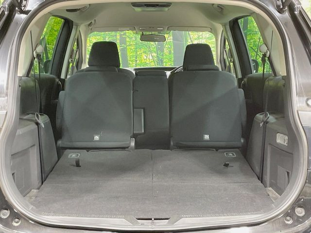 ���i�̂���������ʋ΁A���}���ɏ\���ȉ׎��X�y�[�X���m�ۂ��Ă���܂��B�Z�J���h�V�[�g��|���ƁA�傫�ȉו��̐ύڂ��\�ł���