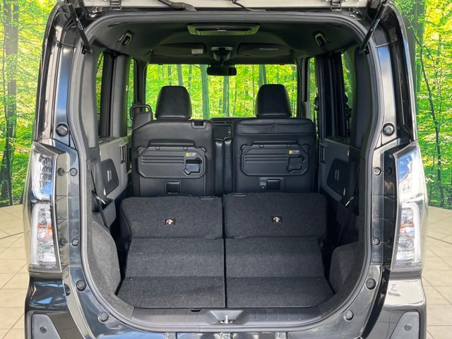 ���i�̂���������ʋ΁A���}���ɏ\���ȉ׎��X�y�[�X���m�ۂ��Ă���܂��B�Z�J���h�V�[�g��|���ƁA�傫�ȉו��̐ύڂ��\�ł���