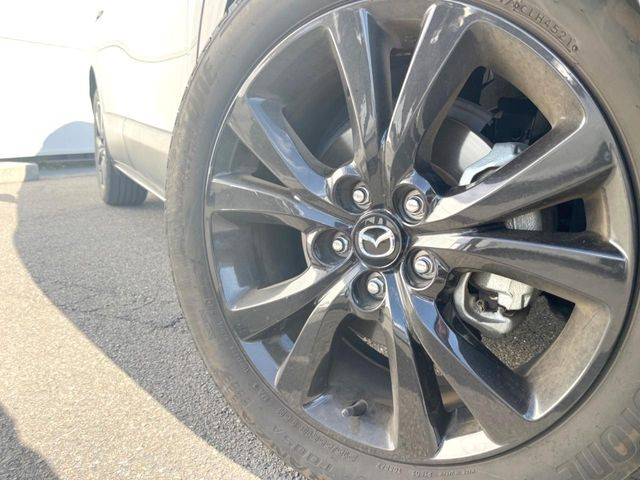 �y����18�C���`�A���~�z�C�[���z�O�ςɃ}�b�`���������A���~�z�C�[���𑕒����Ă���܂��B�e��ЊO�A���~�z�C�[����A�X�^�b�h���X�^�C�����戵�����Ă���܂��B���񂲑��k����������