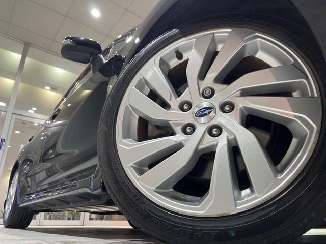 �y����18�C���`�A���~�z�C�[���z�O�ςɃ}�b�`���������A���~�z�C�[���𑕒����Ă���܂��B�e��ЊO�A���~�z�C�[����A�X�^�b�h���X�^�C�����戵�����Ă���܂��B���񂲑��k����������